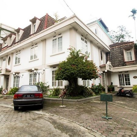 Reddoorz Plus Near Parahyangan University Bandung Exteriör bild