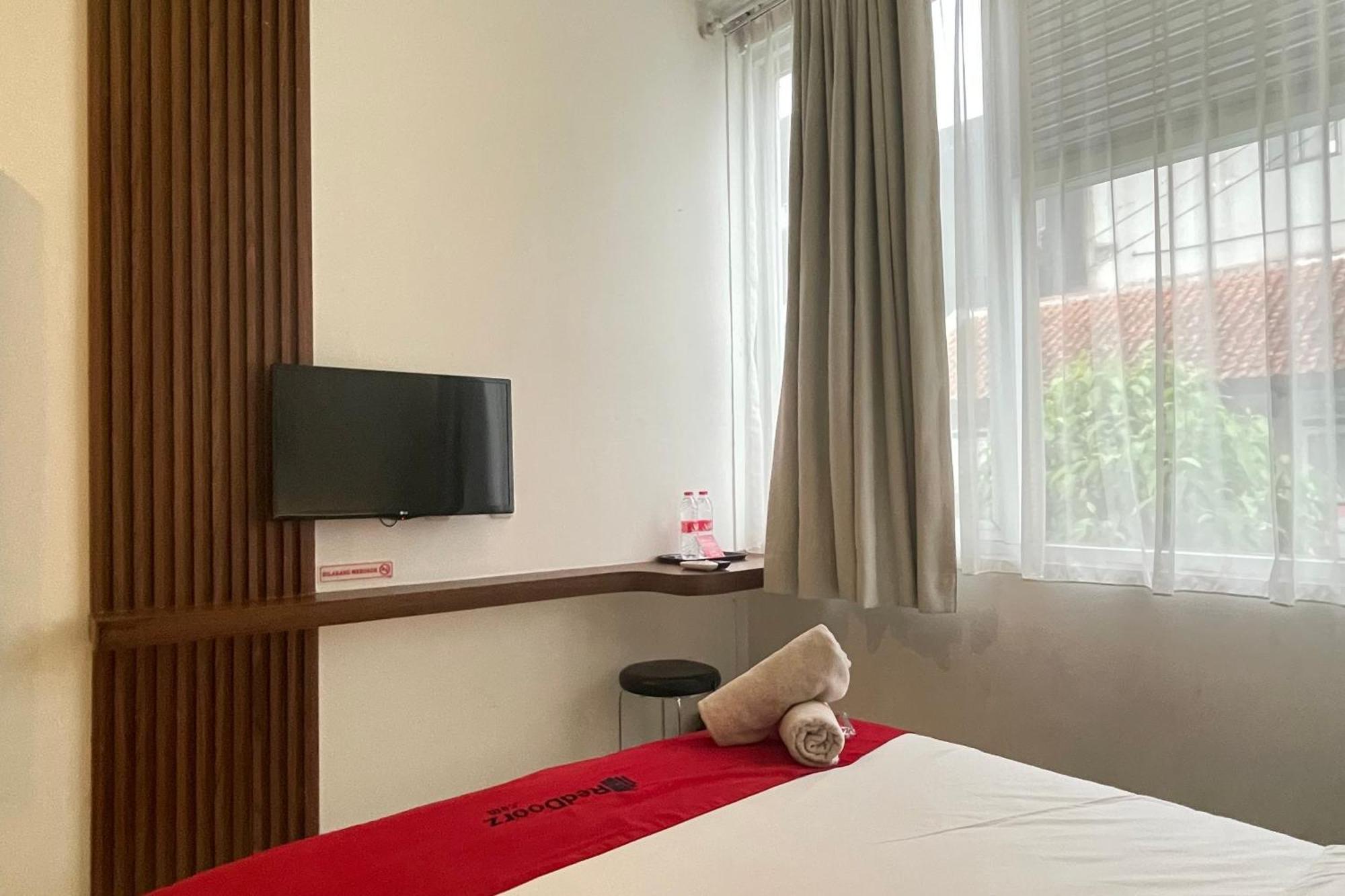 Reddoorz Plus Near Parahyangan University Bandung Exteriör bild