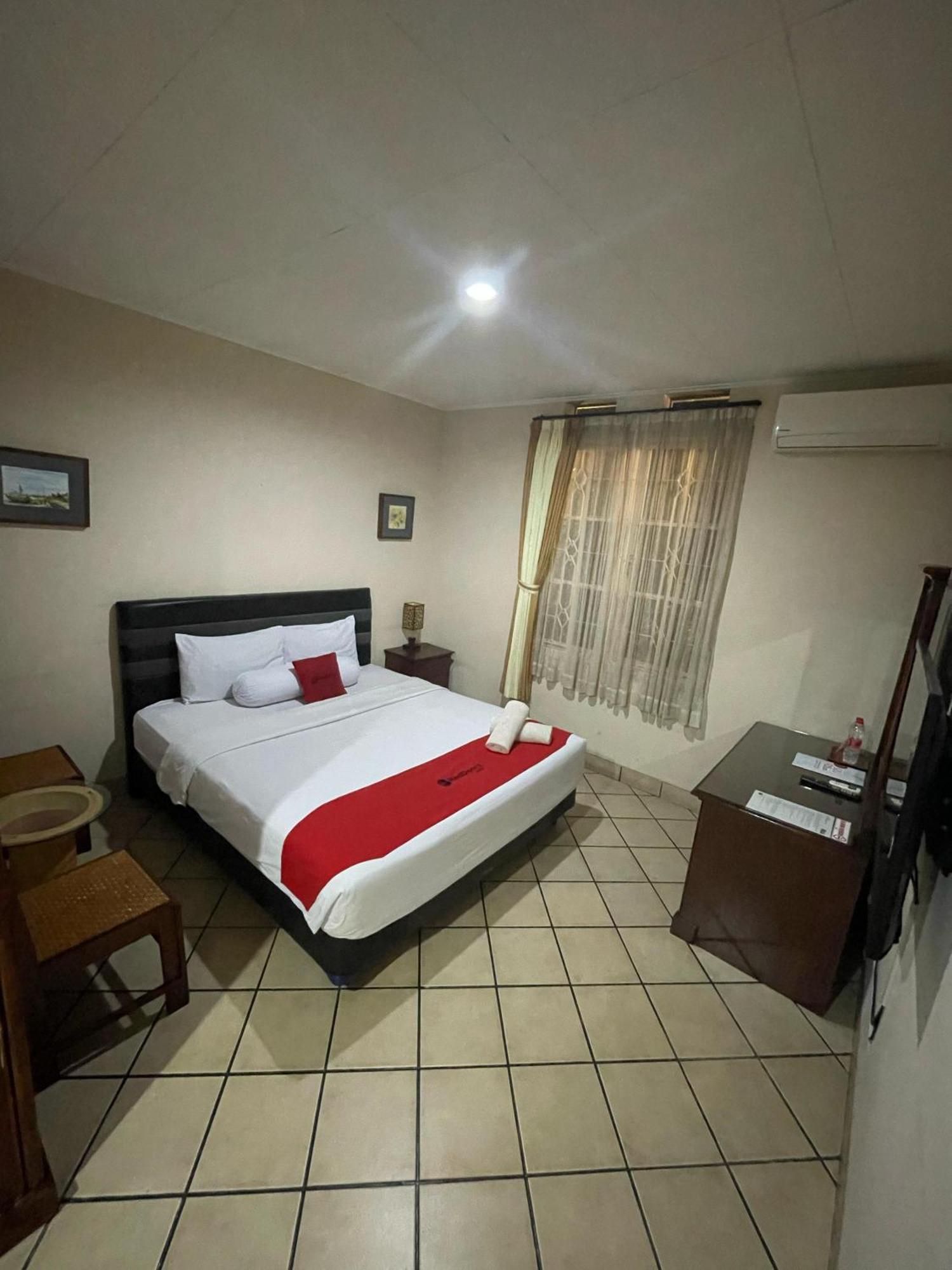 Reddoorz Plus Near Parahyangan University Bandung Exteriör bild
