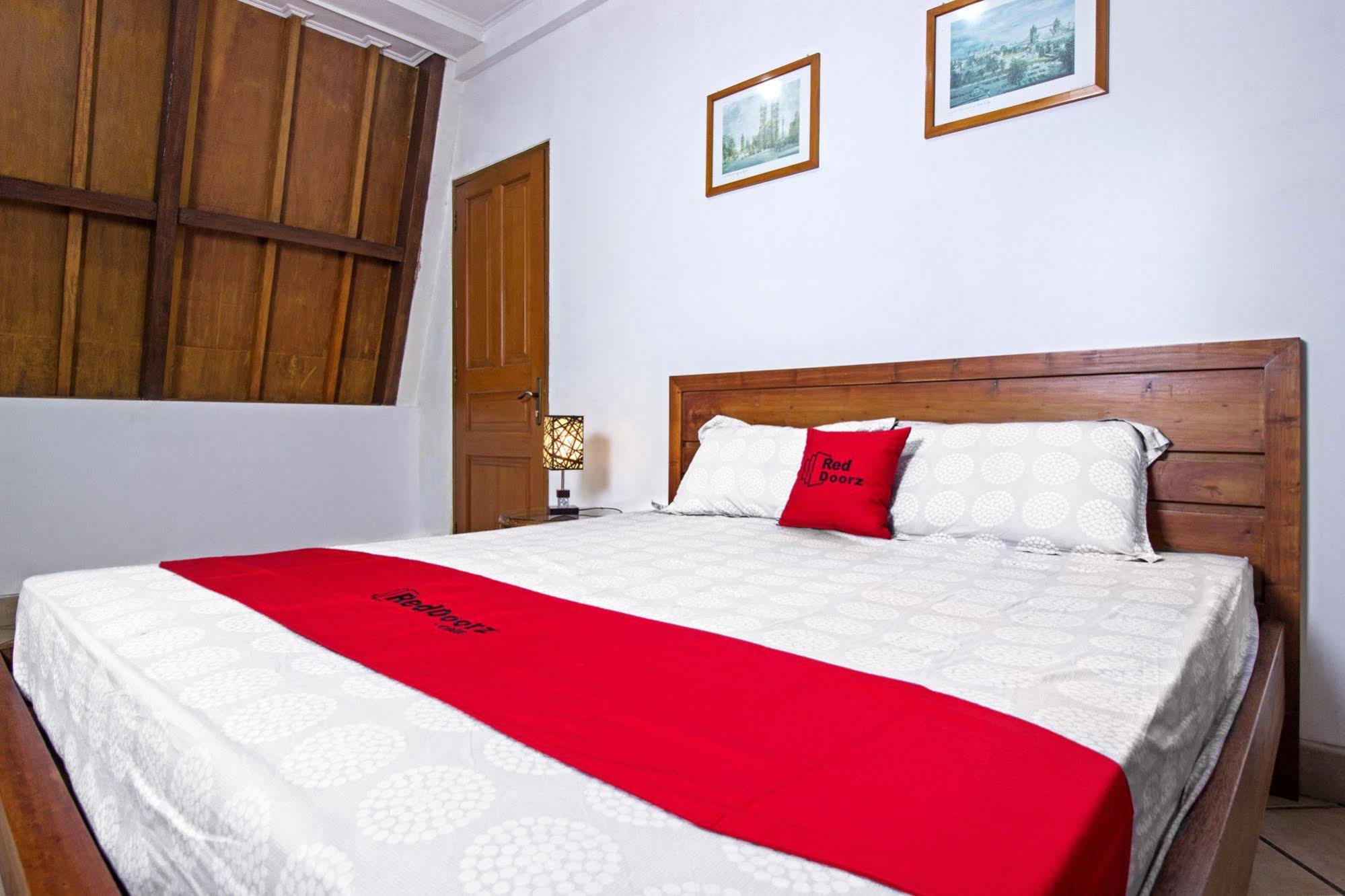 Reddoorz Plus Near Parahyangan University Bandung Exteriör bild