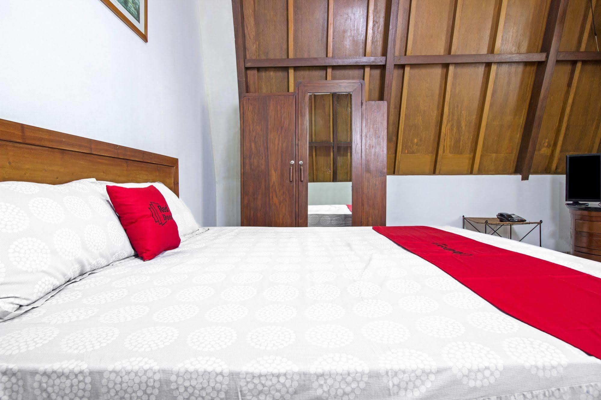 Reddoorz Plus Near Parahyangan University Bandung Exteriör bild